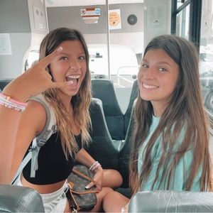 Meet your Poshers, Jenna and Taylor